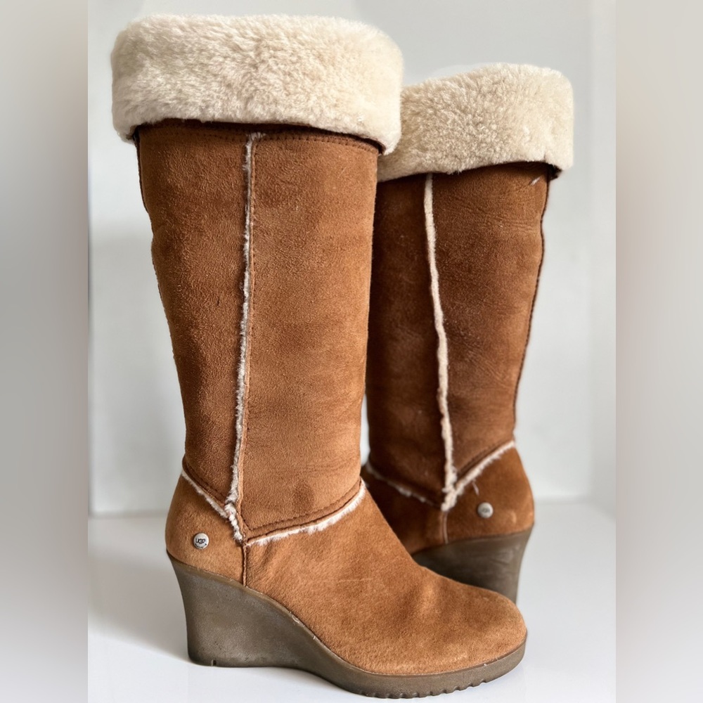 UGGS SIZE 8 - Picture 1 of 6